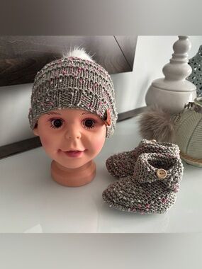 Gray Knit Beanie and booties with Pink Speckle & White Pom